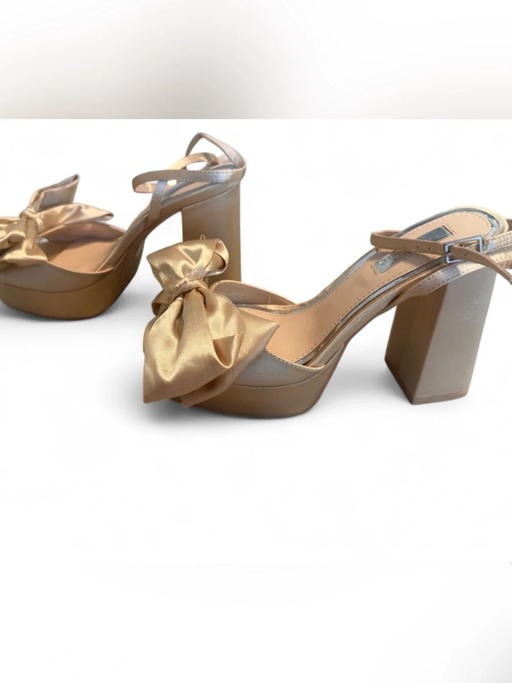 Bow Platform Sandals - Gold